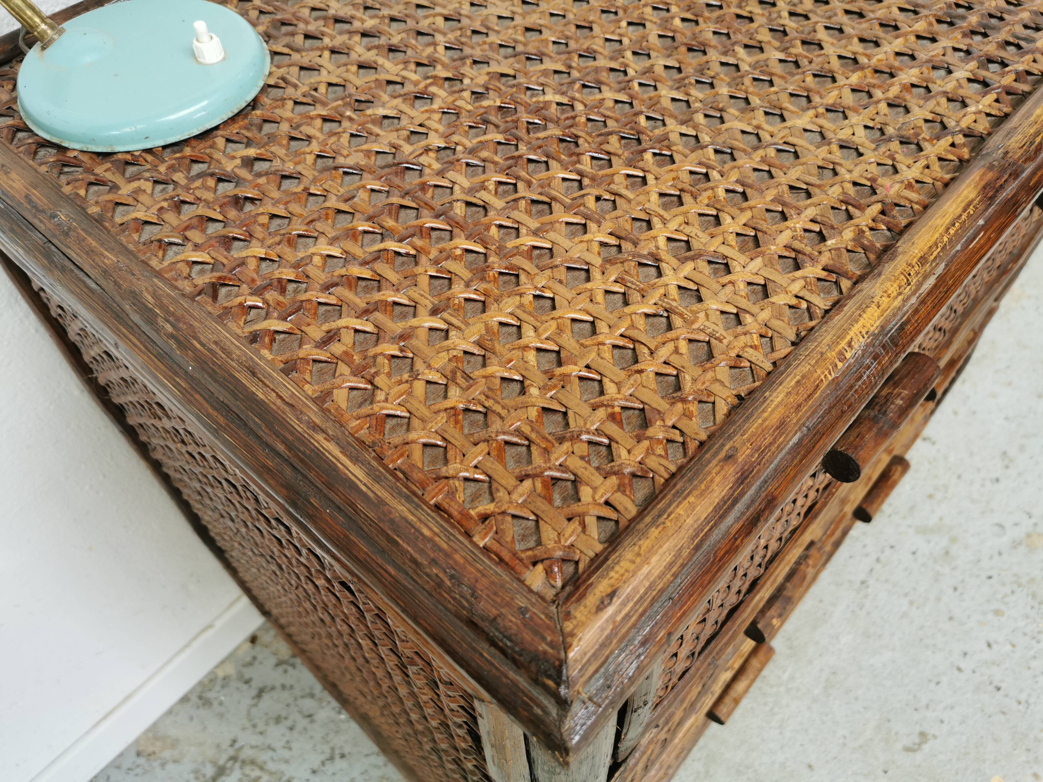 Commode vintage en rotin et cannage