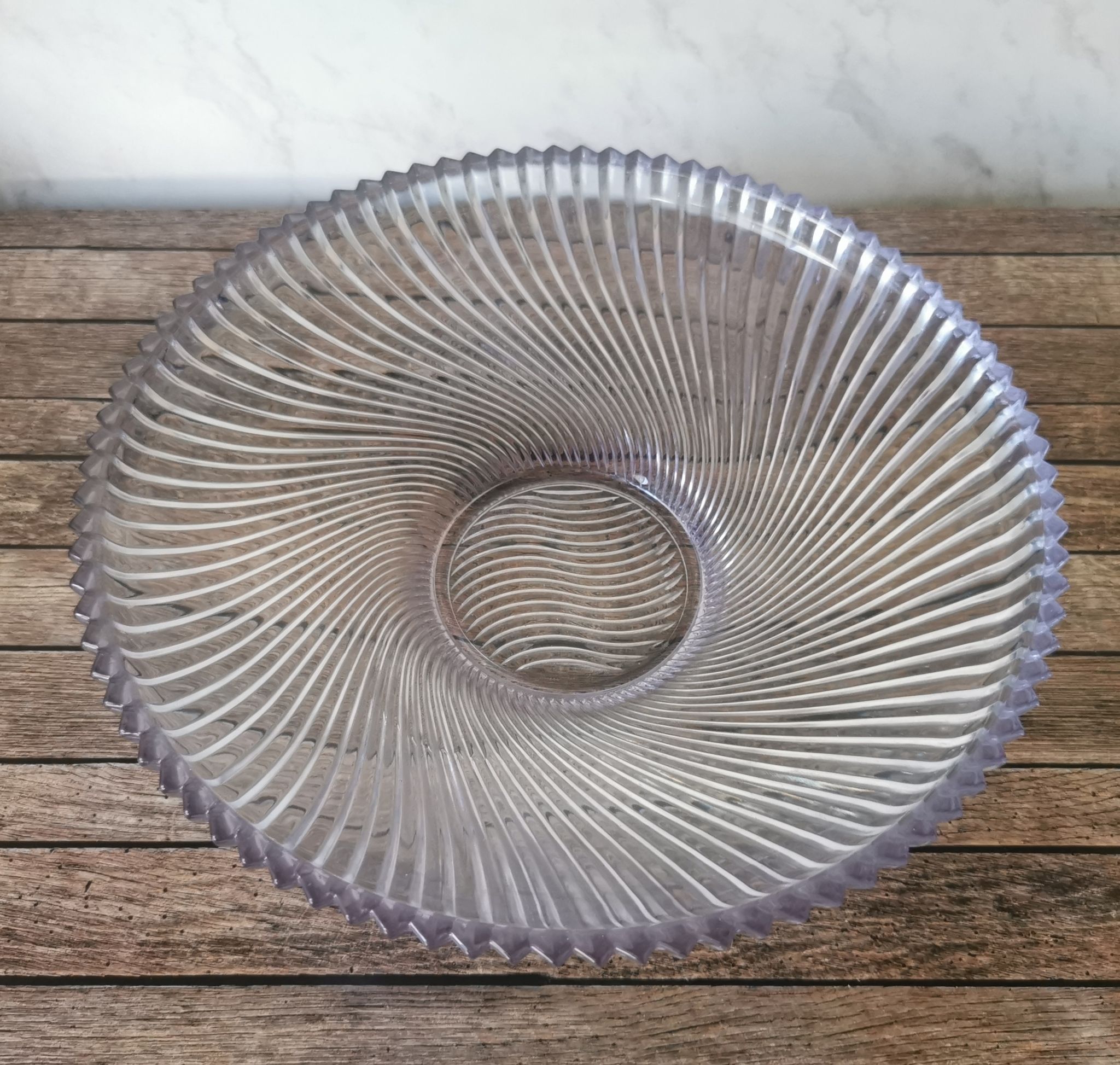 Striated glass cut