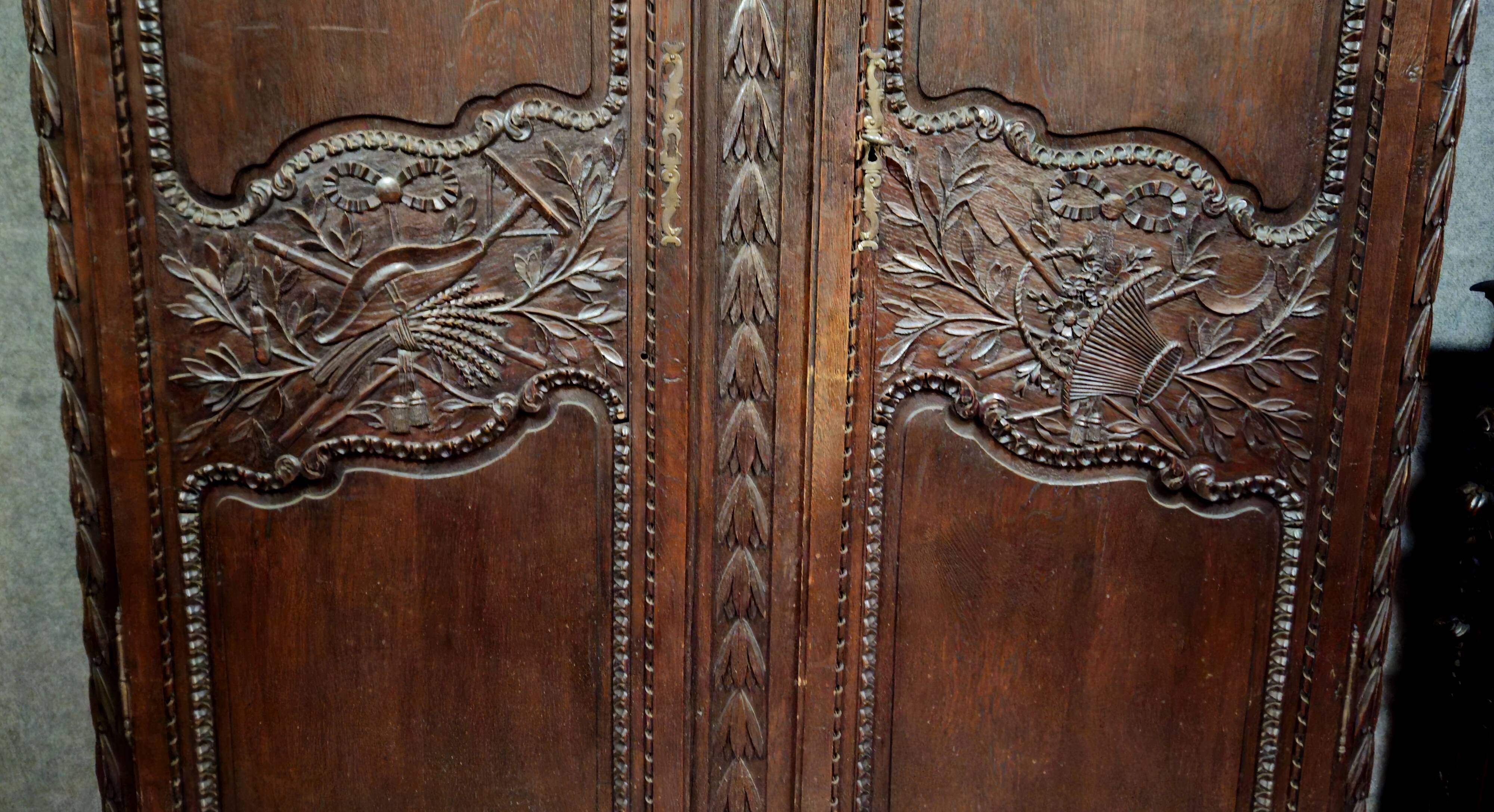 Large Norman wedding wardrobe in carved oak – Louis XV period