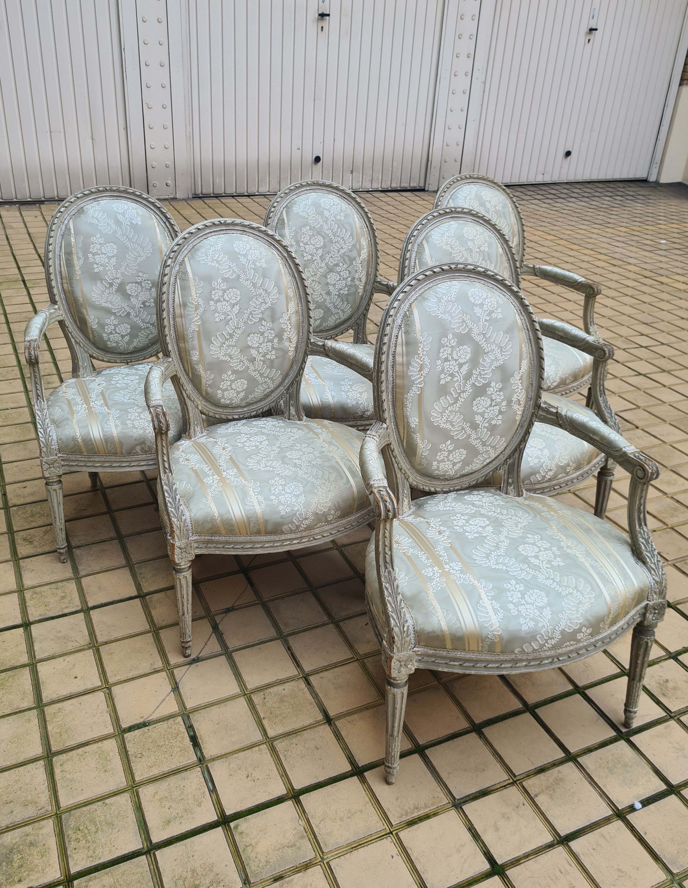 Suite de 6 fauteuils époque Louis XVI , vers 1785