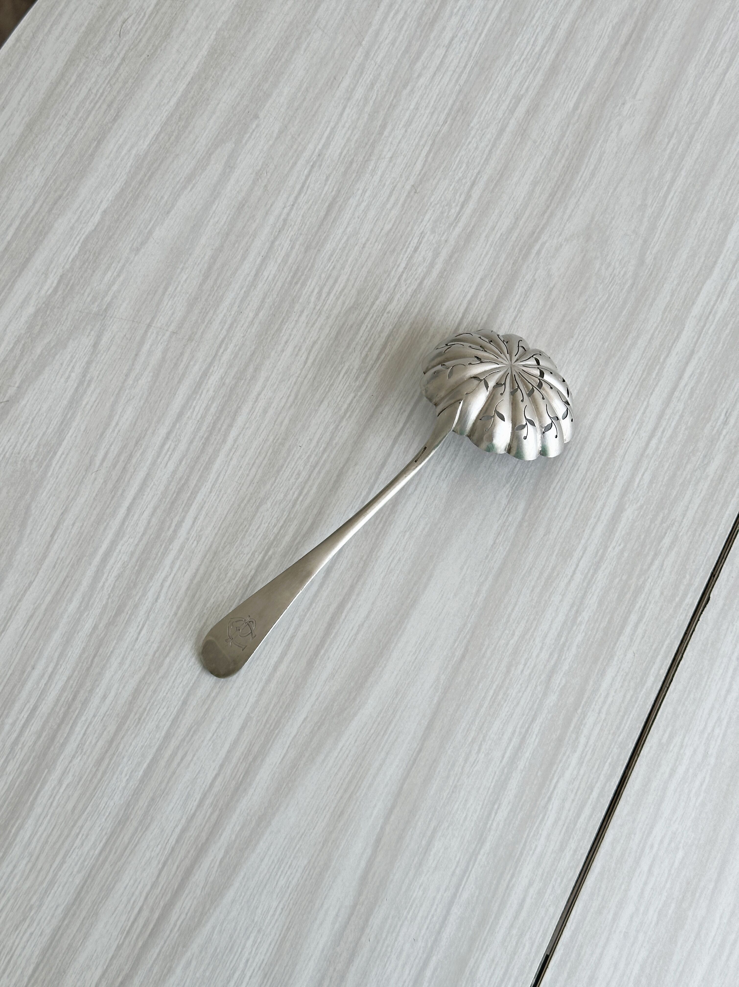 Cuillère à saupoudrer en métal argenté