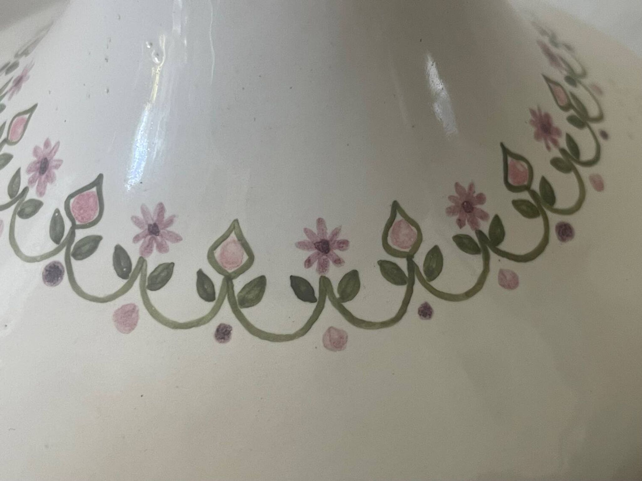 Pied de lampe en céramique artisanale décor fleuri