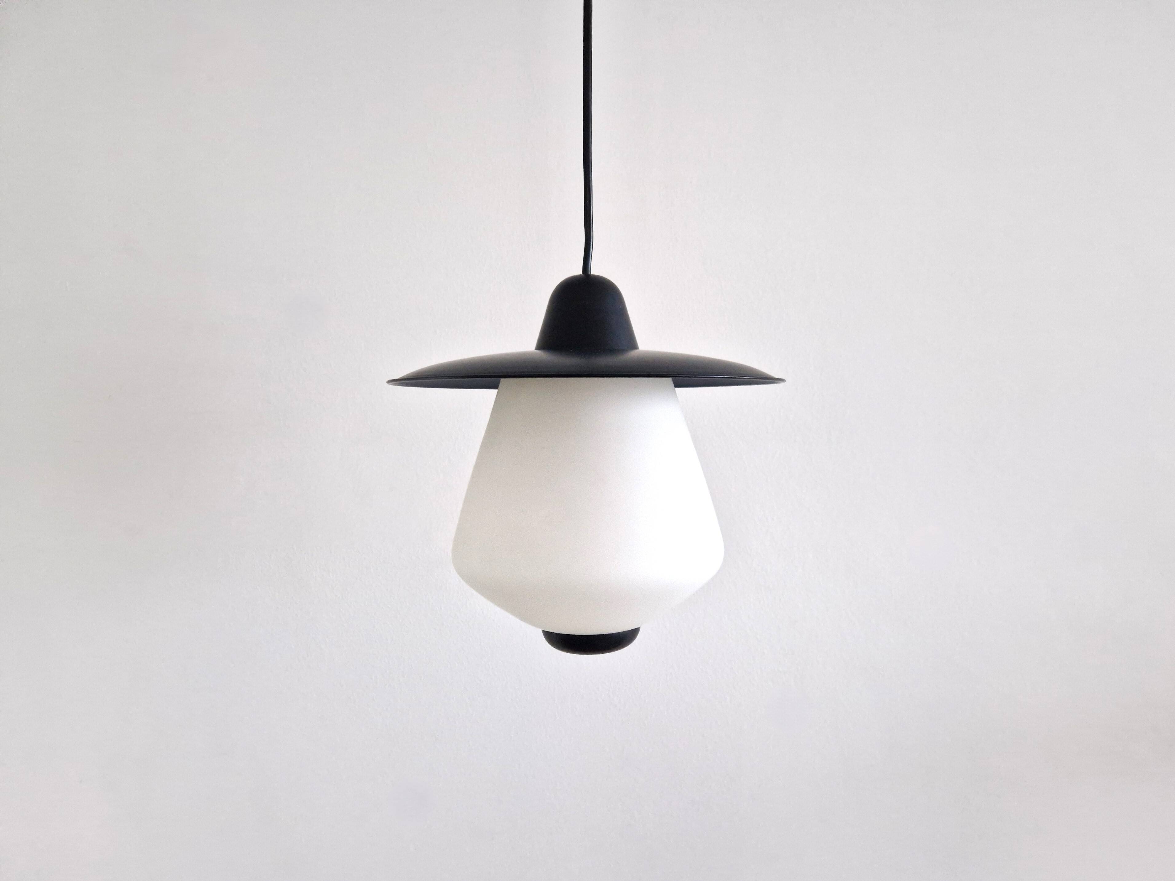 Set of 2 pendant lamps in black and white, 1950's
