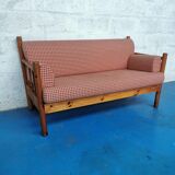 Bench in pine and gingham fabrics