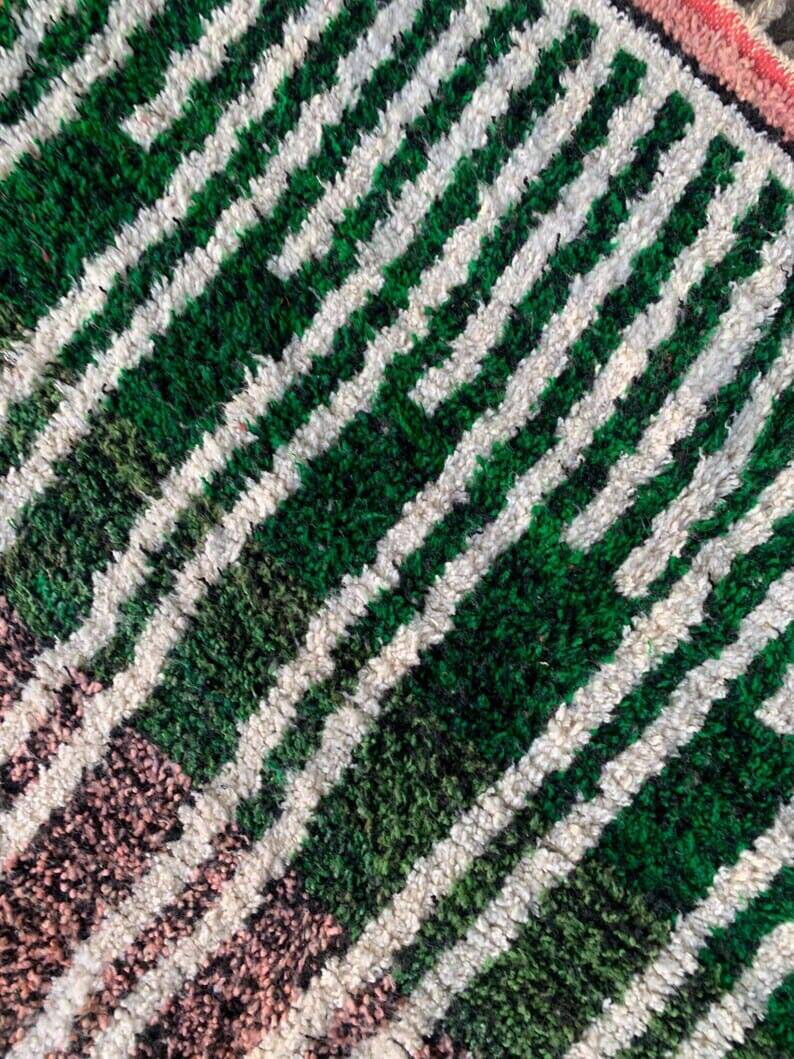 Azilal Berber rug made of pure wool, traditionally handwoven.