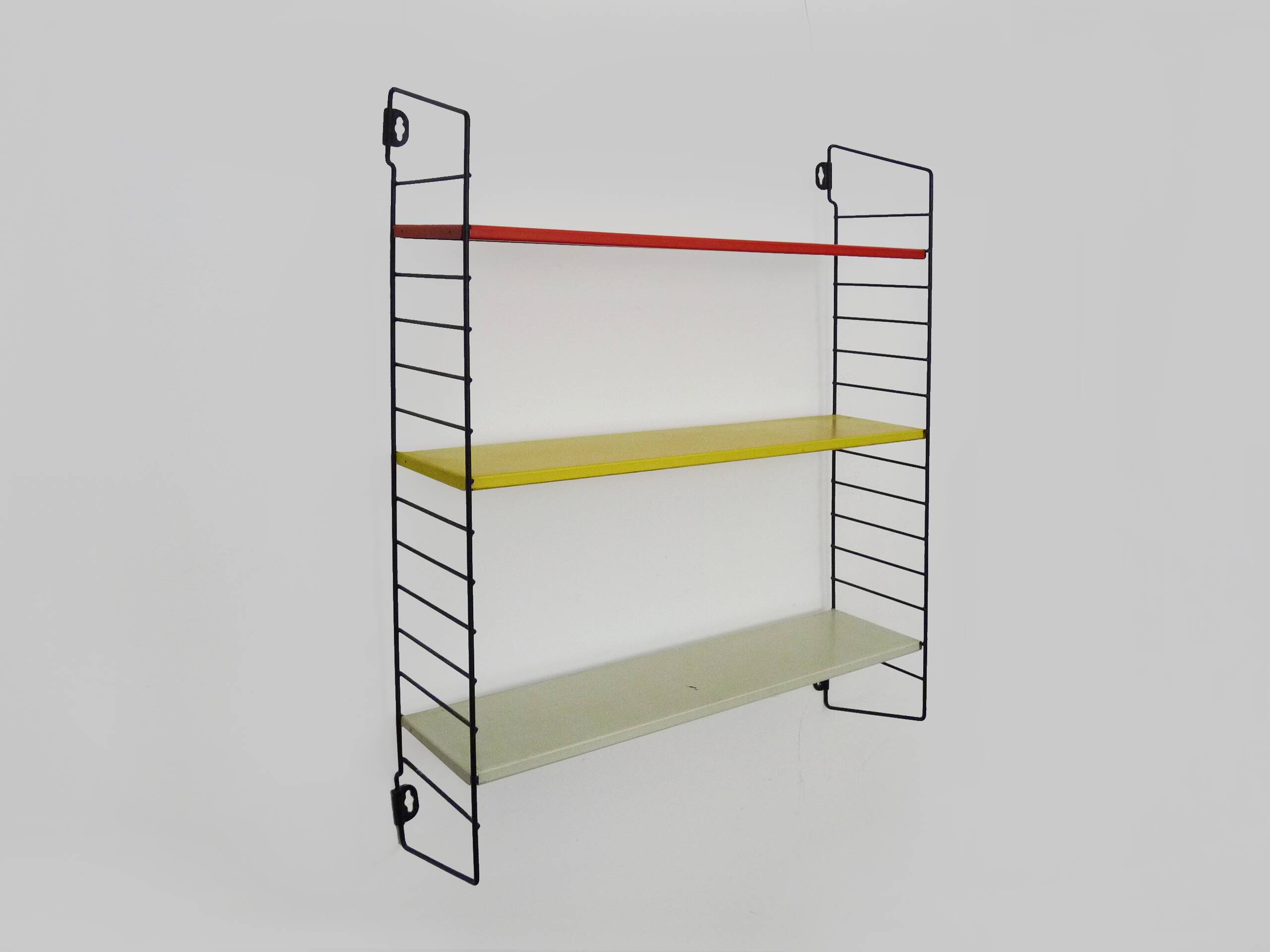 Vintage design shelf String Tomado Holland by Adriaan Dekker, Pilastro.