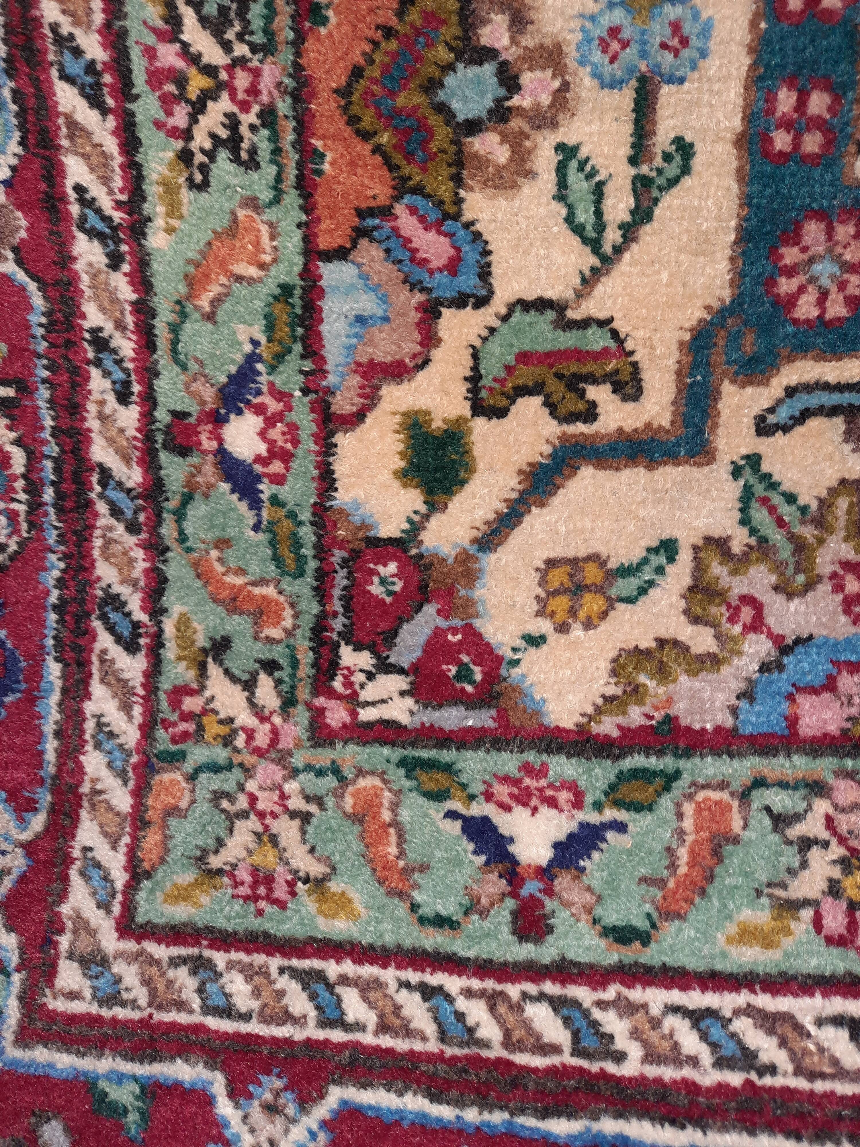 Large vintage Persian wool rug (250 × 350 cm) – warm colours