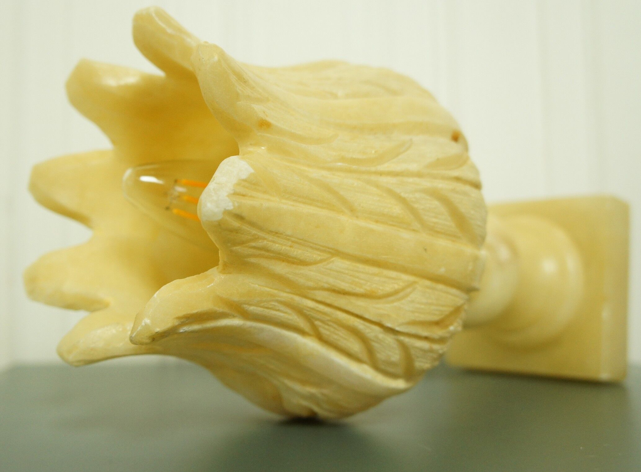 "Tulip" lamp in travertine/cut stone