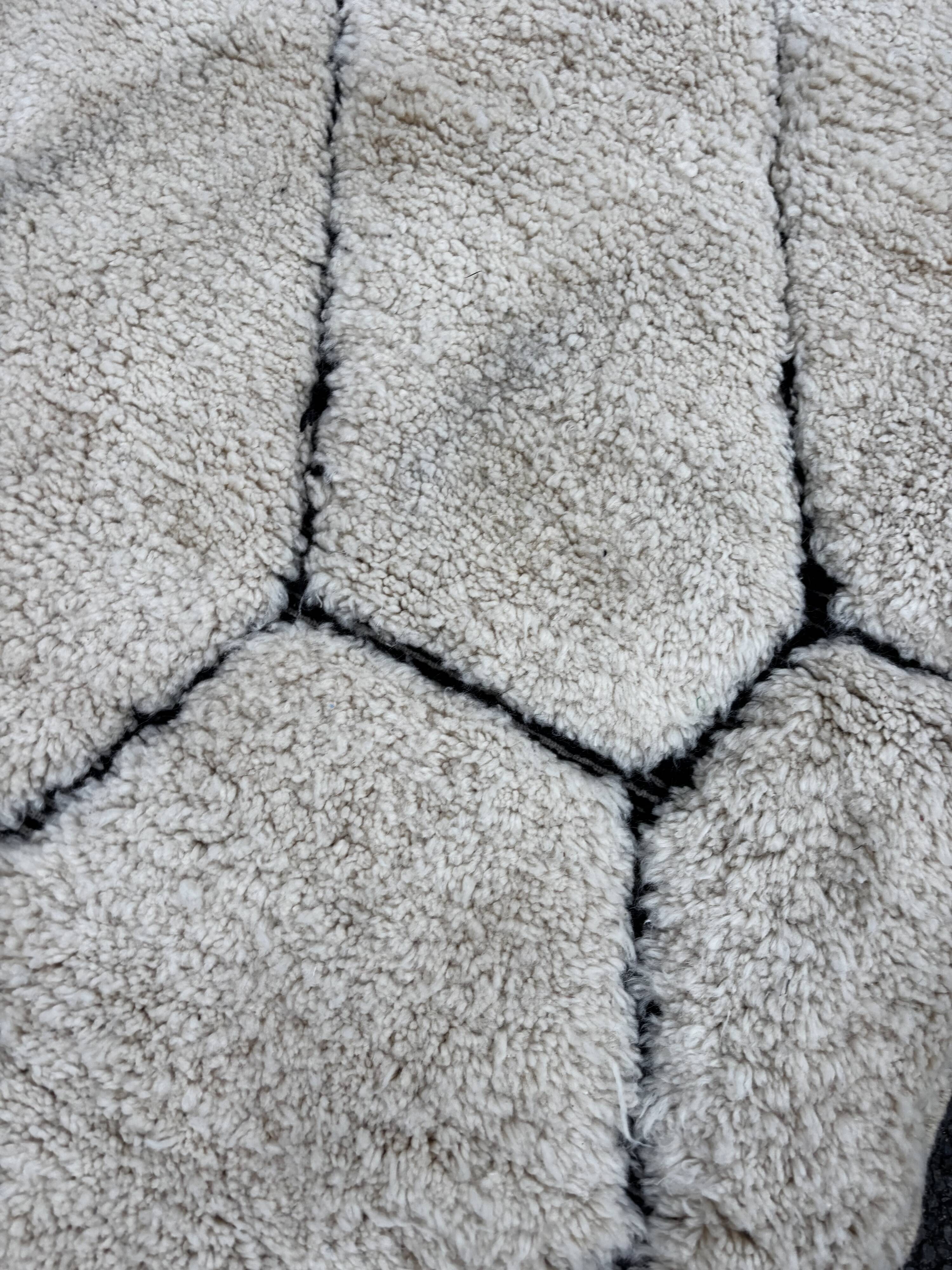 Beni Ouarain Berber Wool Rug – 200x300 cm – Handmade Moroccan Rug