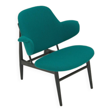 Shell lounge chair