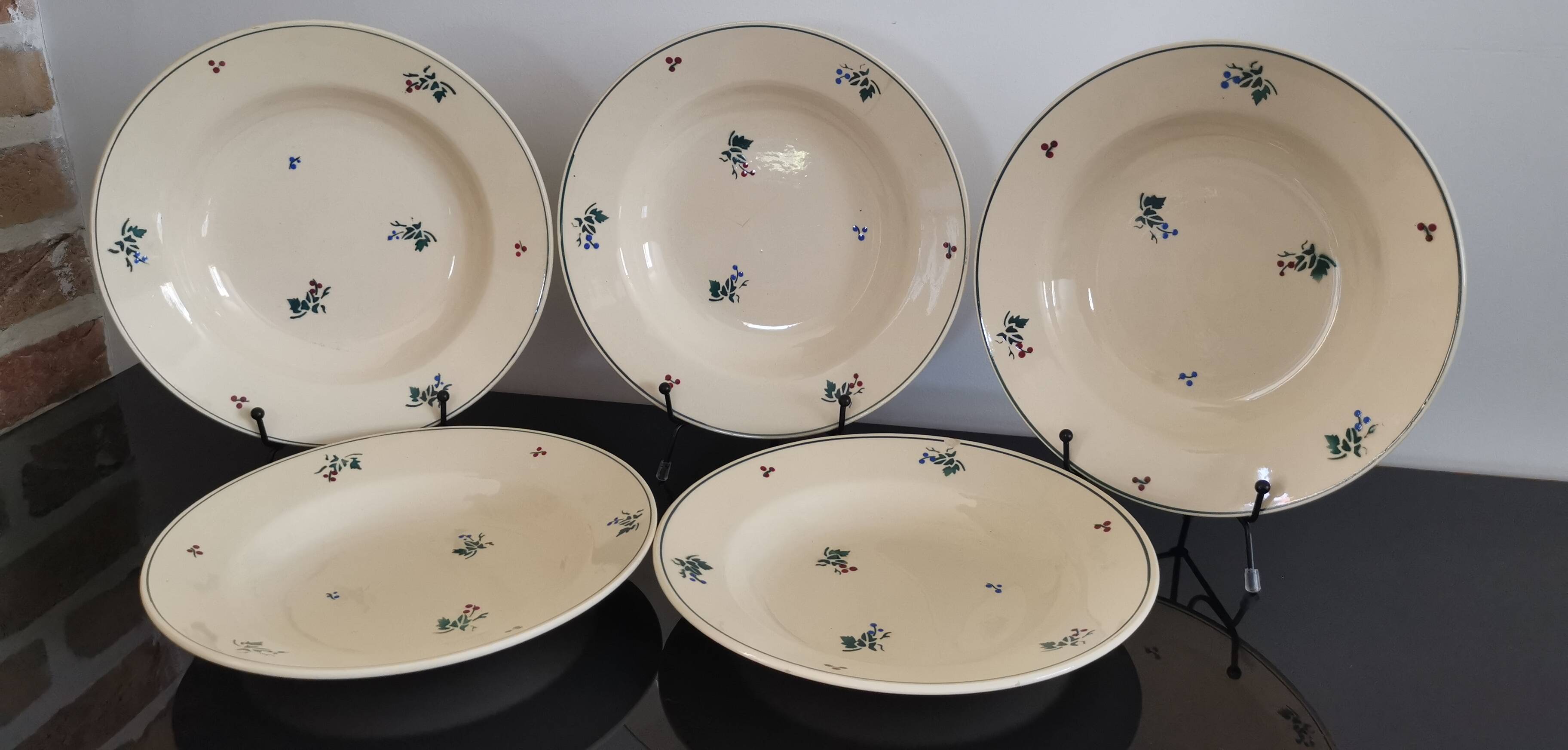 5 old Amandinoise St Amand soup plates