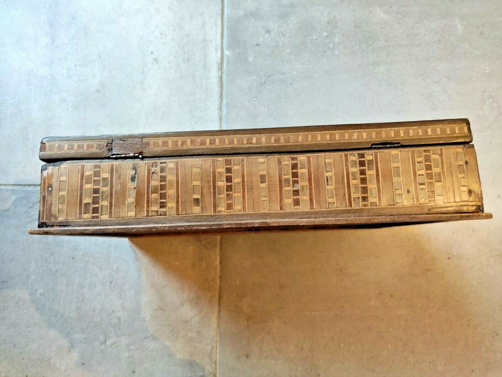 Branded wooden box, mother-of-pearl inlay, Syrian