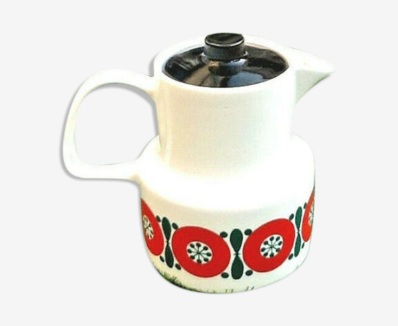 1970s melitta coffee maker (porcelain germany) retro décor, bright red and green