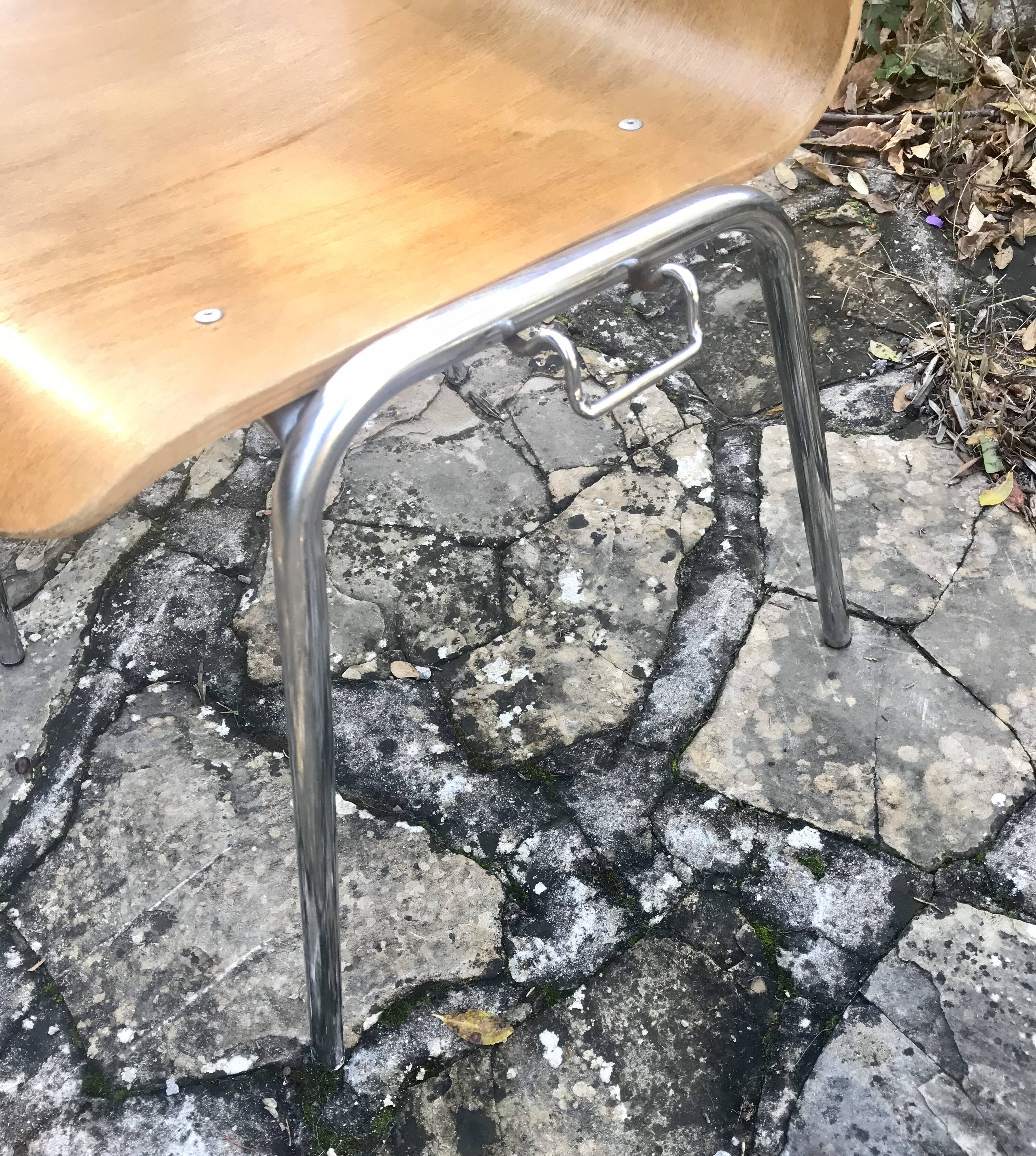 Suite de six chaises circa 1960