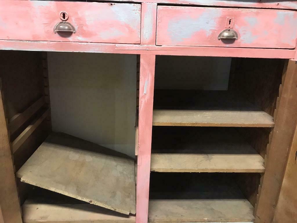 Commode rose vintage
