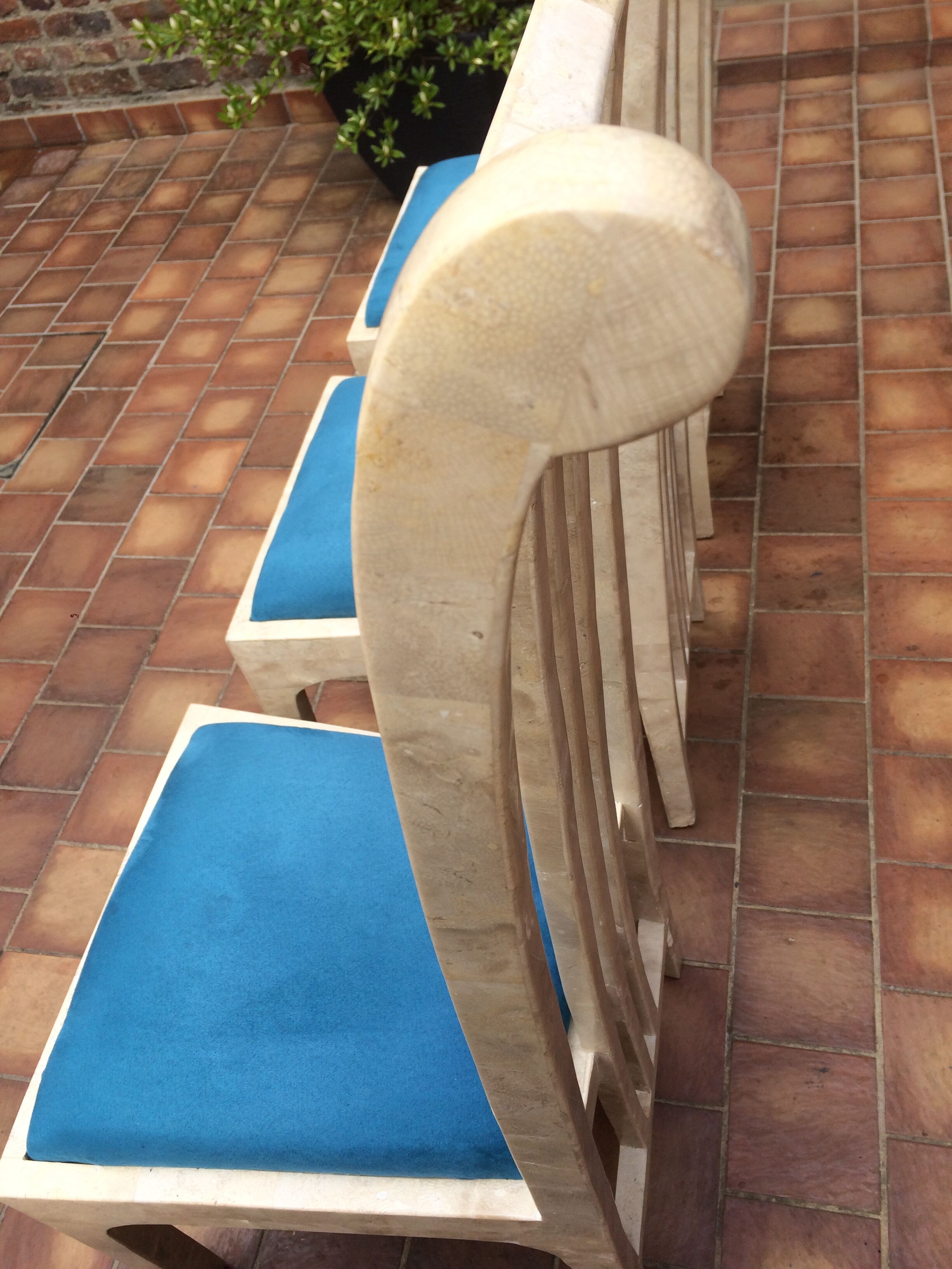 Chaises vintage et design en marbre blanc