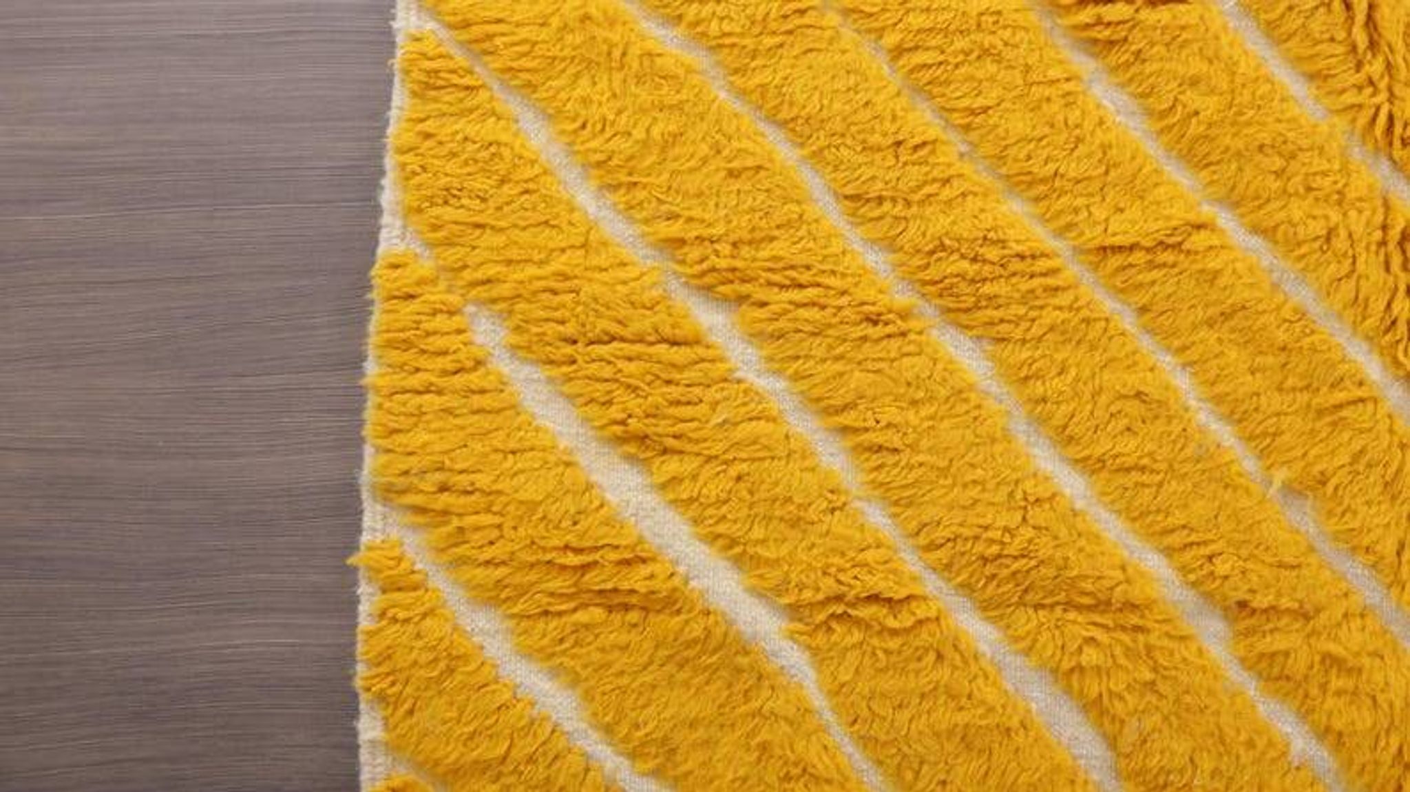 Ecru Moroccan rug with geometric patterns 250cm x 150cm