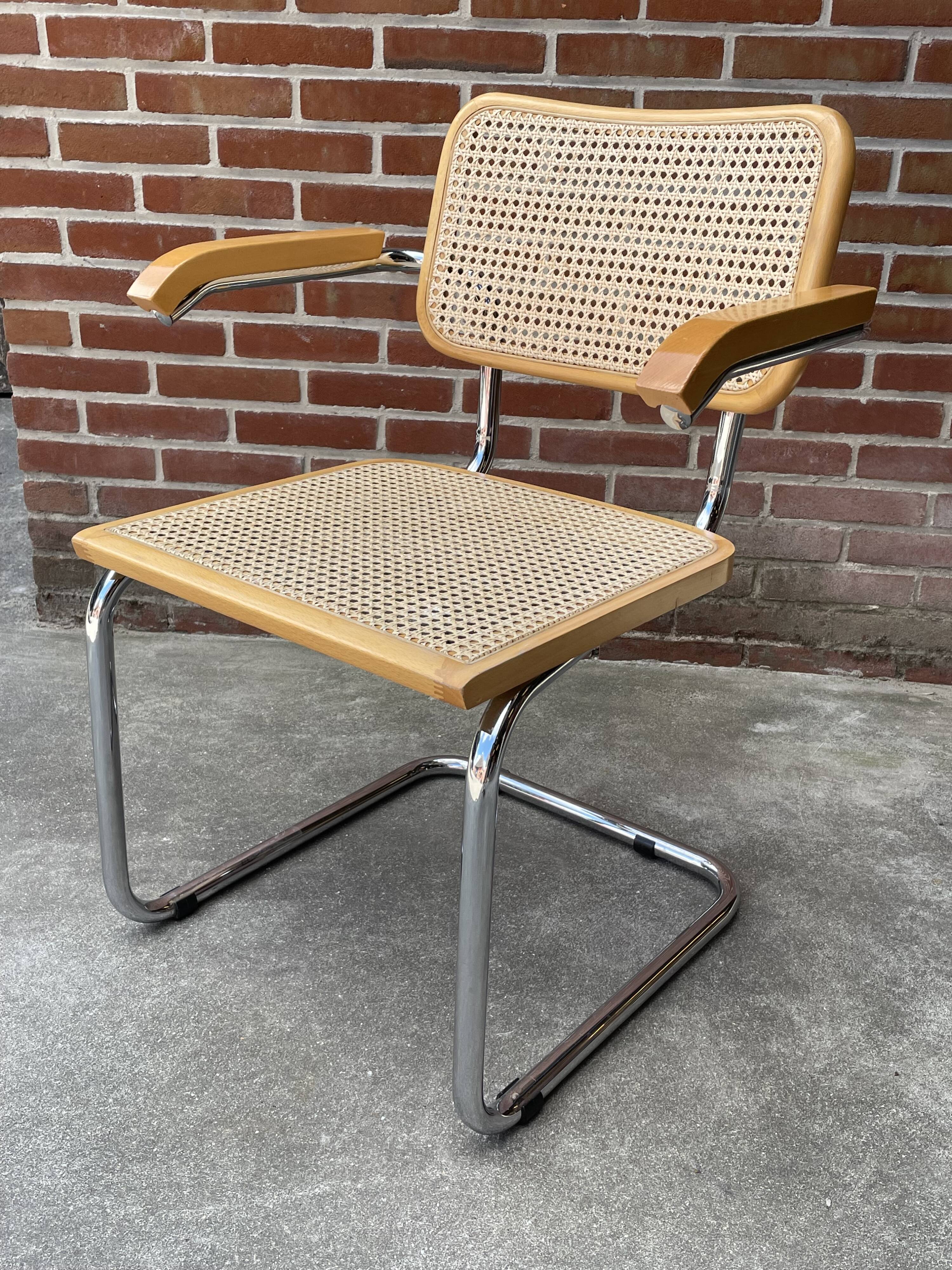 Cesca chair B64 with armrests by Marcel Breuer Design