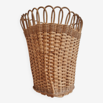 Wicker heart basket