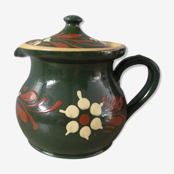 Pitcher with lid