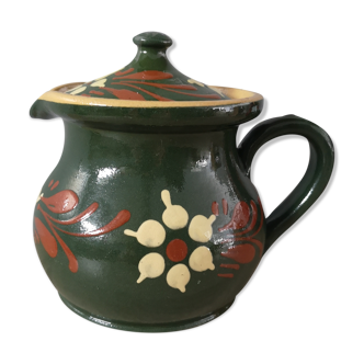 Pitcher with lid