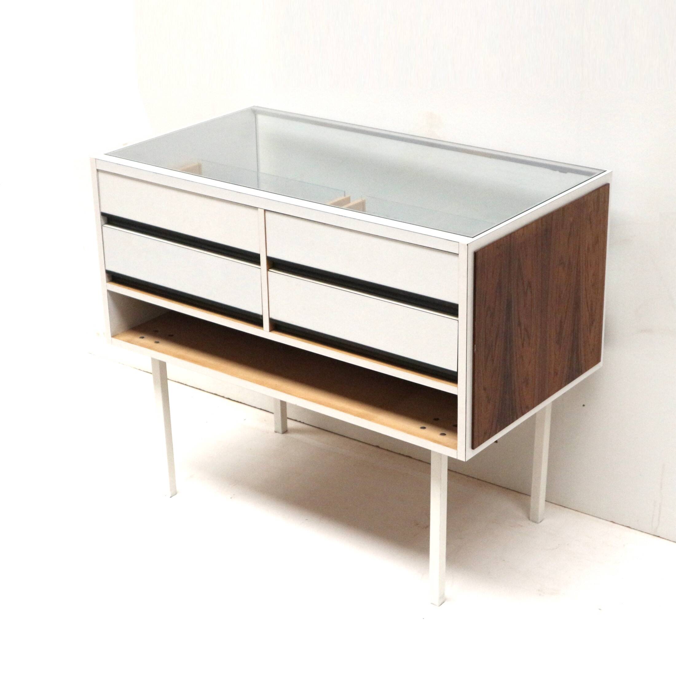 Comptoir/bureau vintage en verre avec tiroirs réalisé dans les années 1970