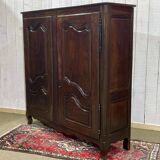 Armoire basse de style Louis XV en noyer 19ème