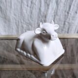 Cow-shaped butter dish