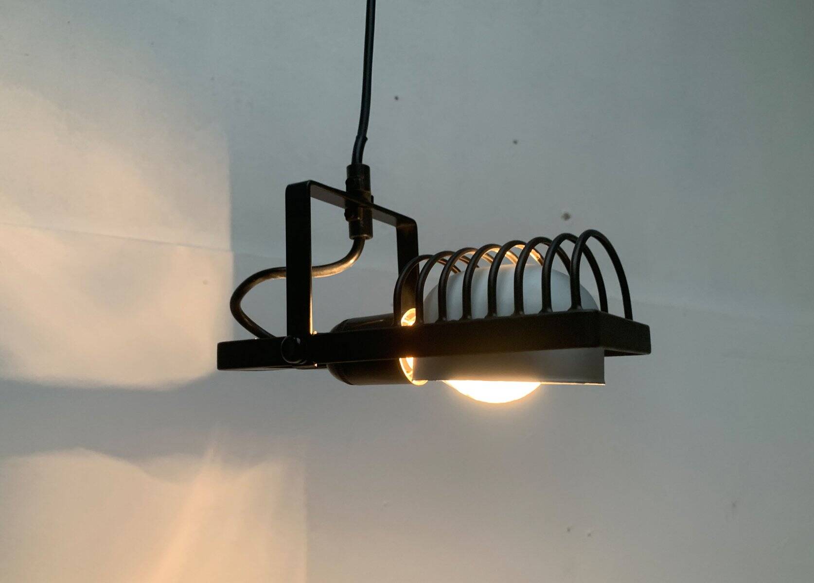 Suspension Cable Italian Synthesis of the Mid-Century by Ernesto Gismondi for Artemide