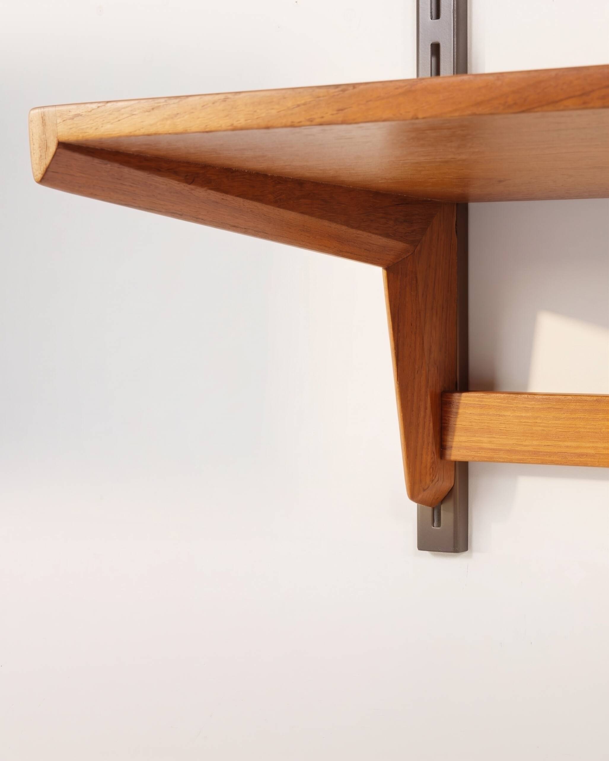 Modular wall system by kai kristiansen - fm møbler
