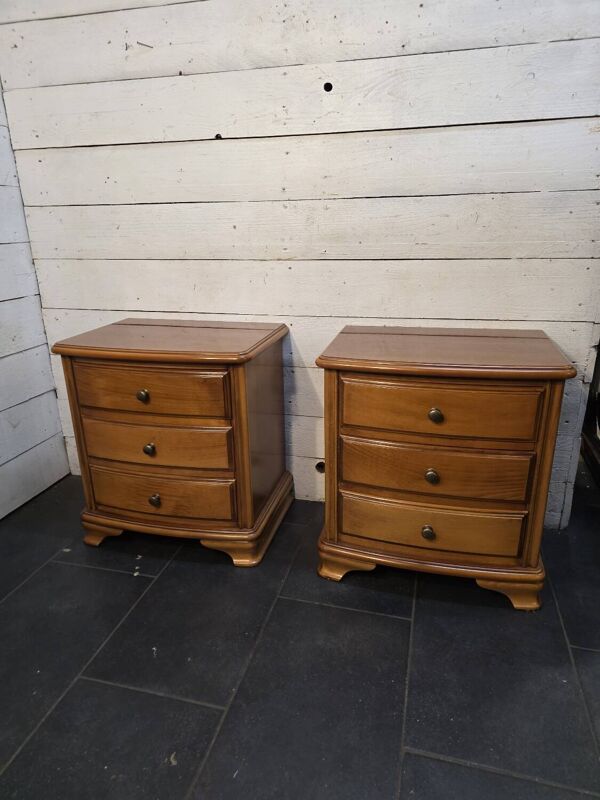 Paire de tables de chevet style Louis Philippe en merisier