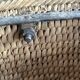 Ancien sac panier en vannerie, bois et cuir, XIXe siècle
