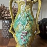 Vase art nouveau en barbotine estampillé