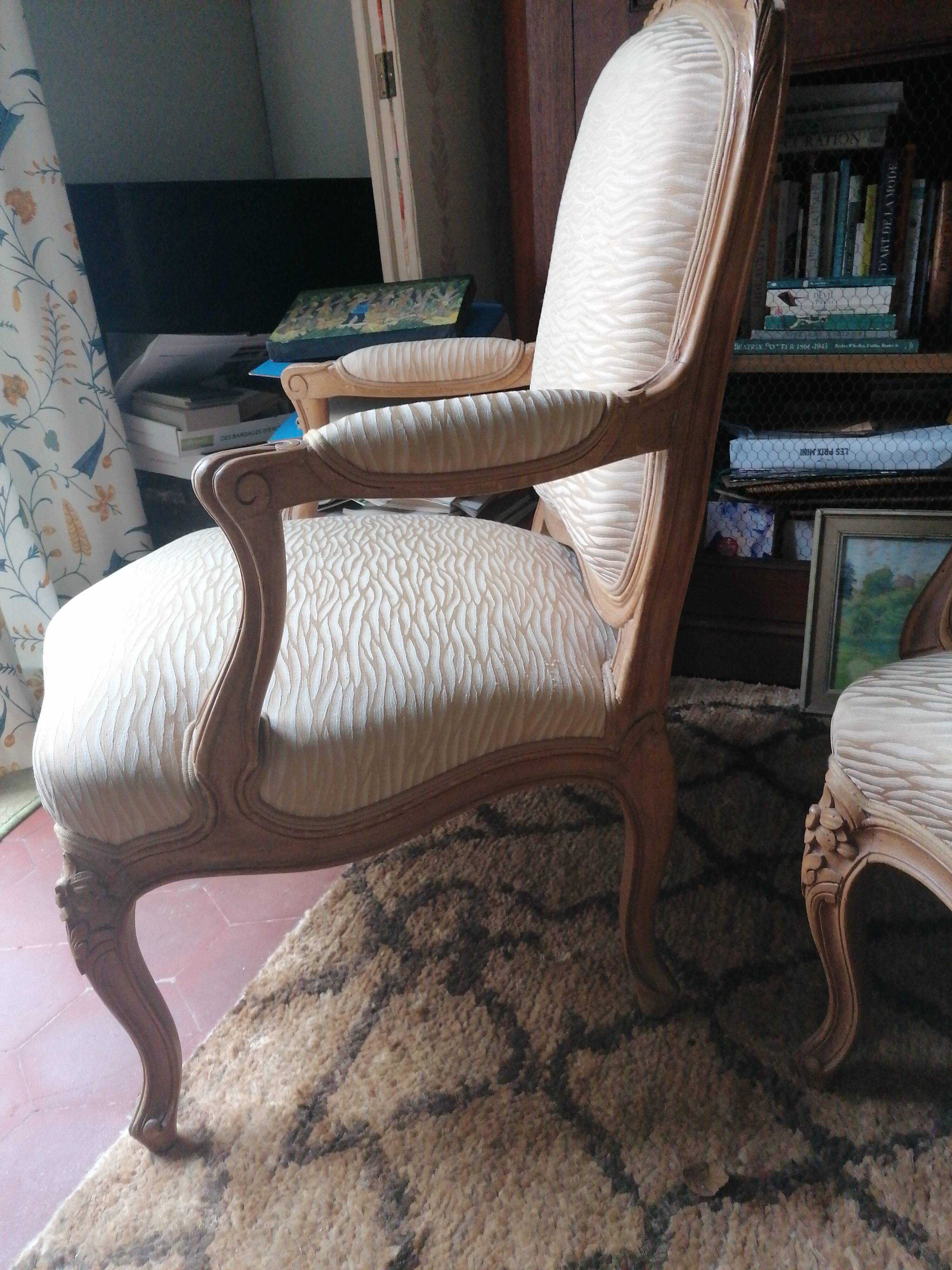paire de fauteuils style Louis xv