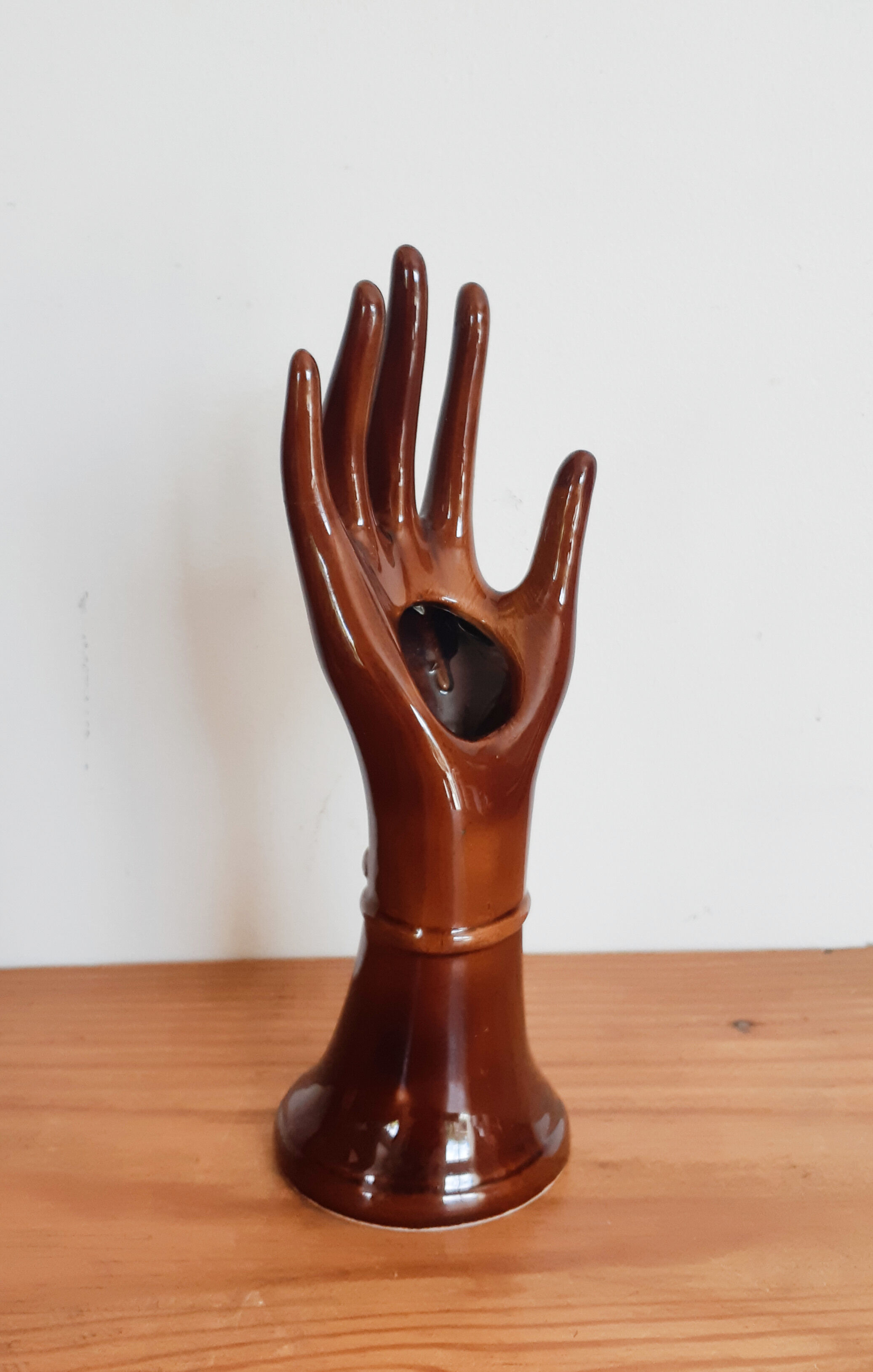 Hand wears brown jewelry , ring, soliflore , vintage French , 50s