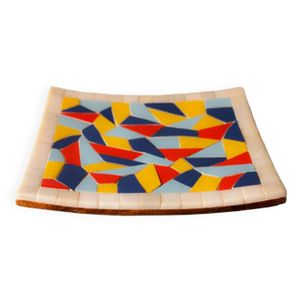 Plate decorated with modernist mosaic in trencadís style (Gaudí. Barcelona). Small tray.