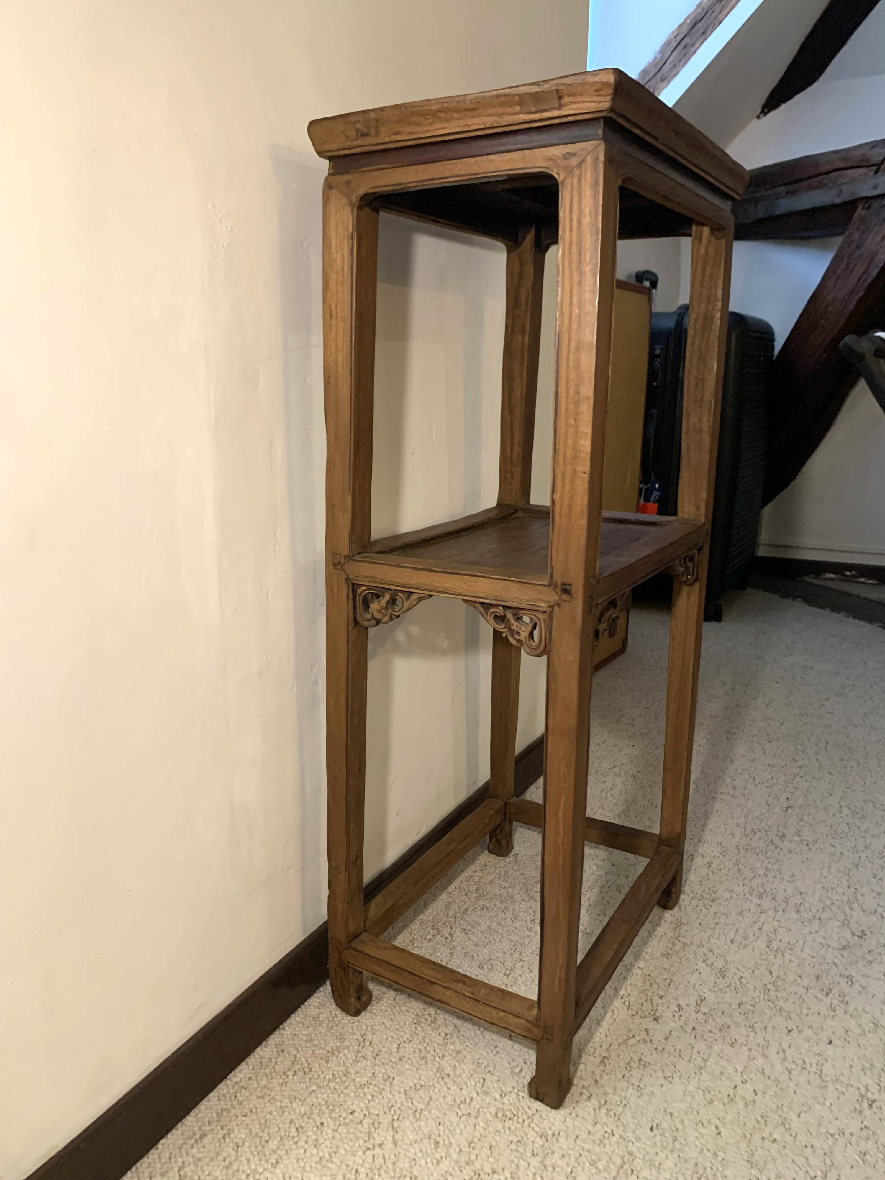 Chinese side table in Elm (Bedside or Tea stand), late 19th century.