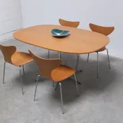 'Superellipse' pedestal table in oak by Arne Jacobsen for Fritz Hansen, 1981