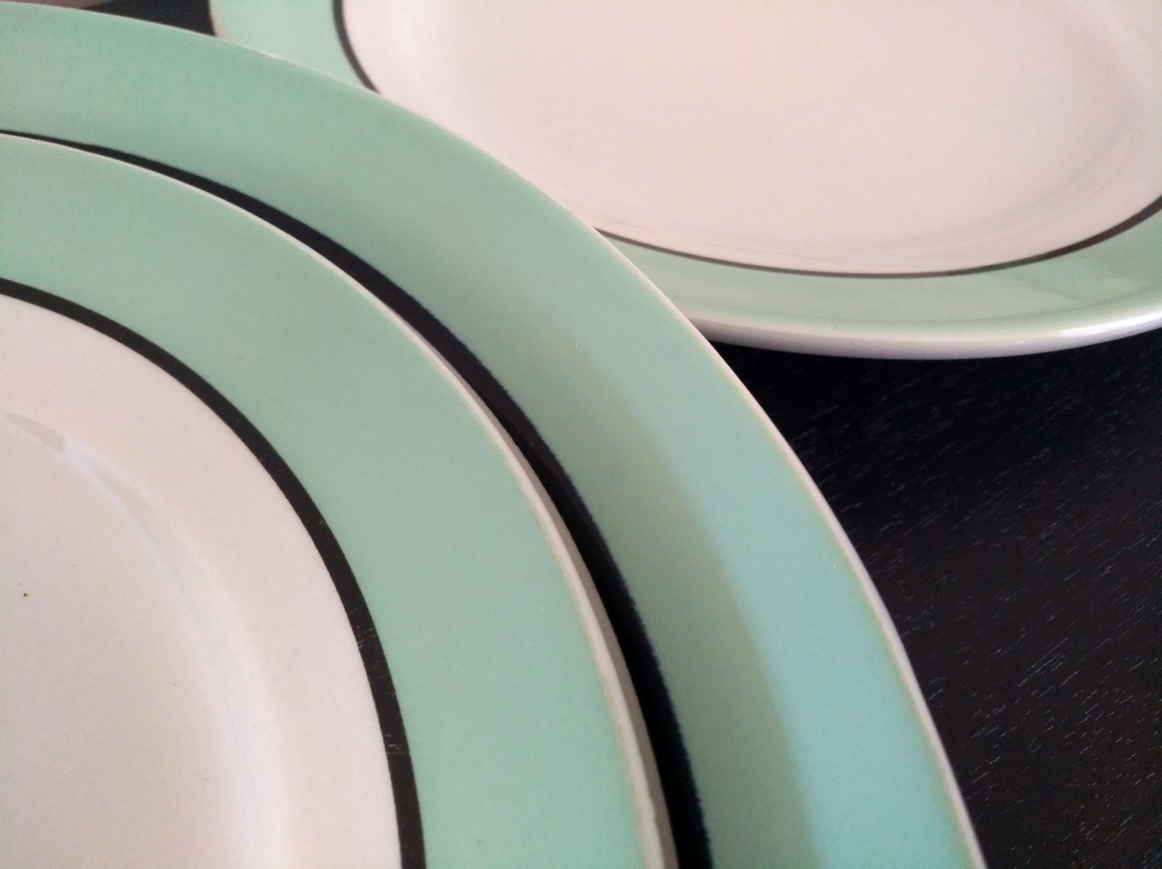 12 service plates and 1 green plate mint