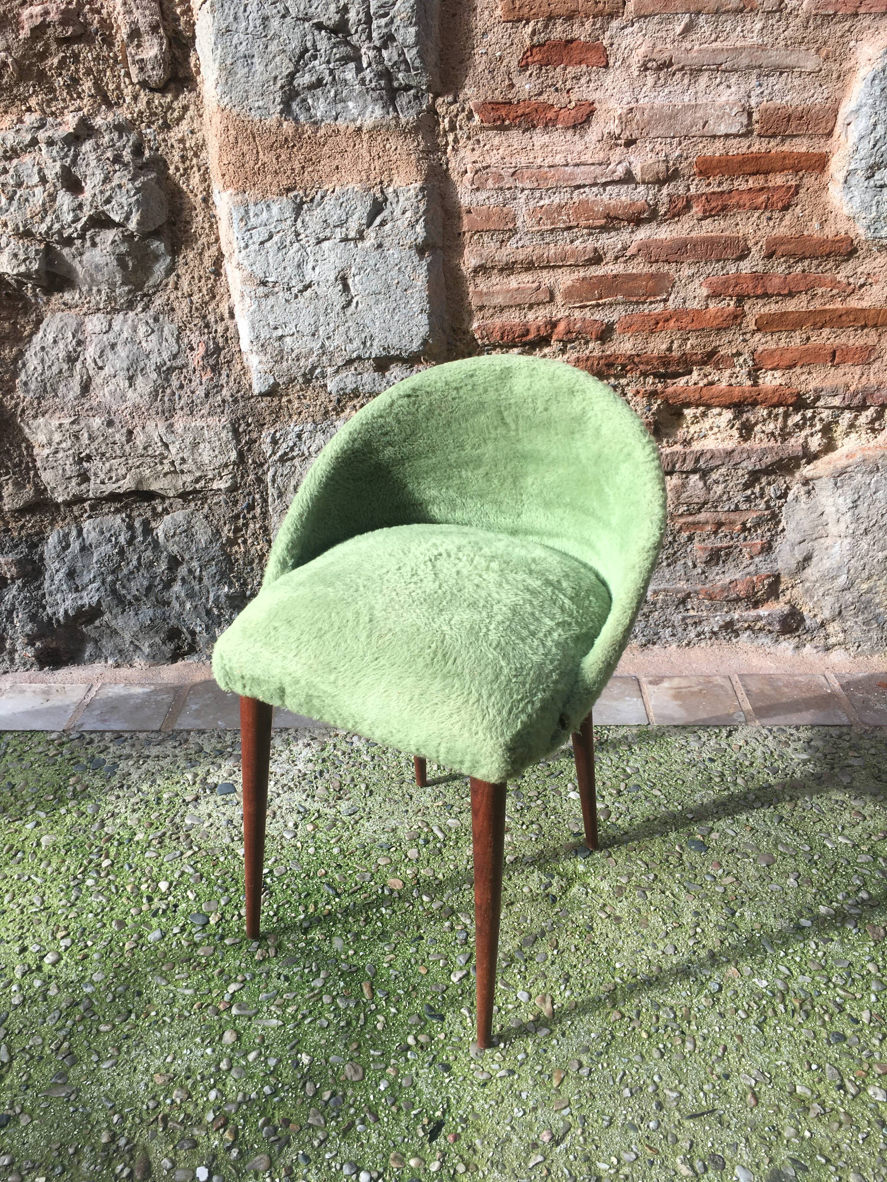 Green mmoute chair