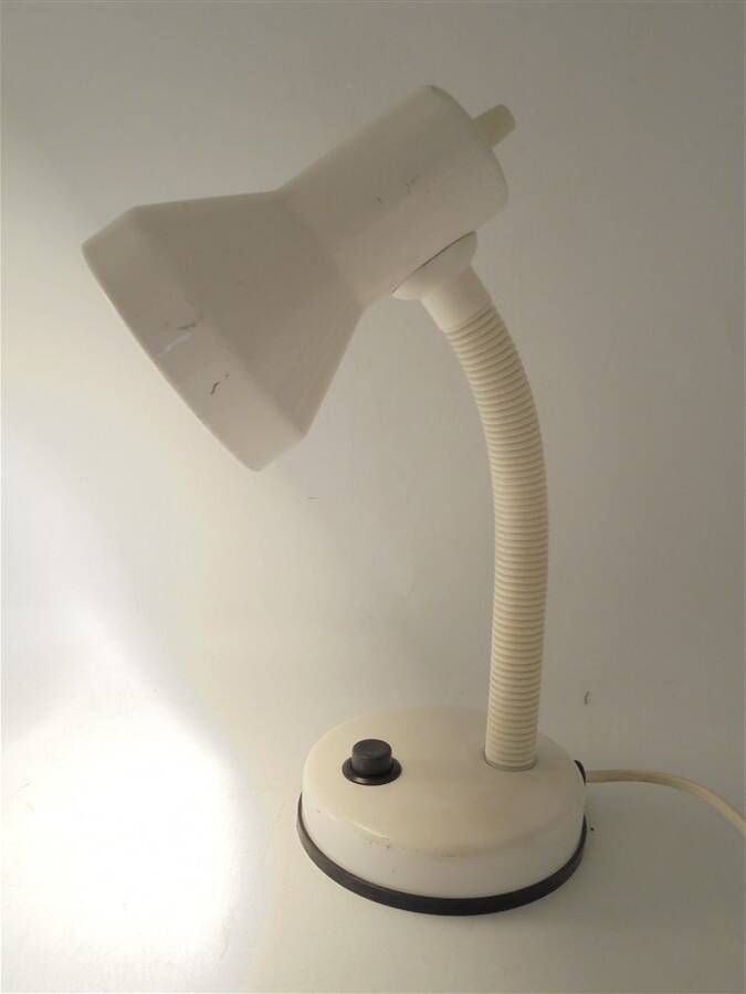 Desk lamp