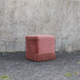 Pink velvet pouf with fringes
