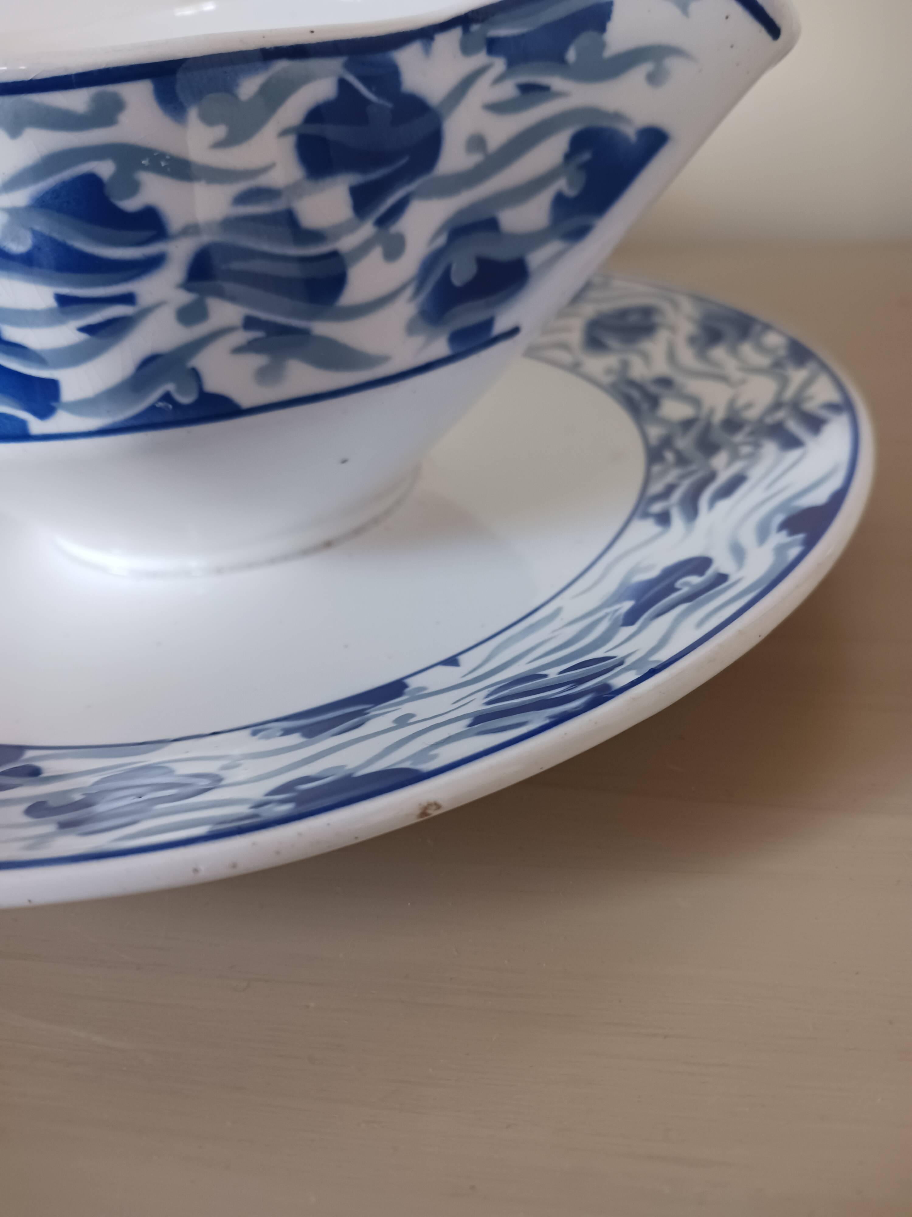 Moulin des loups sauce boat, Lucie model.