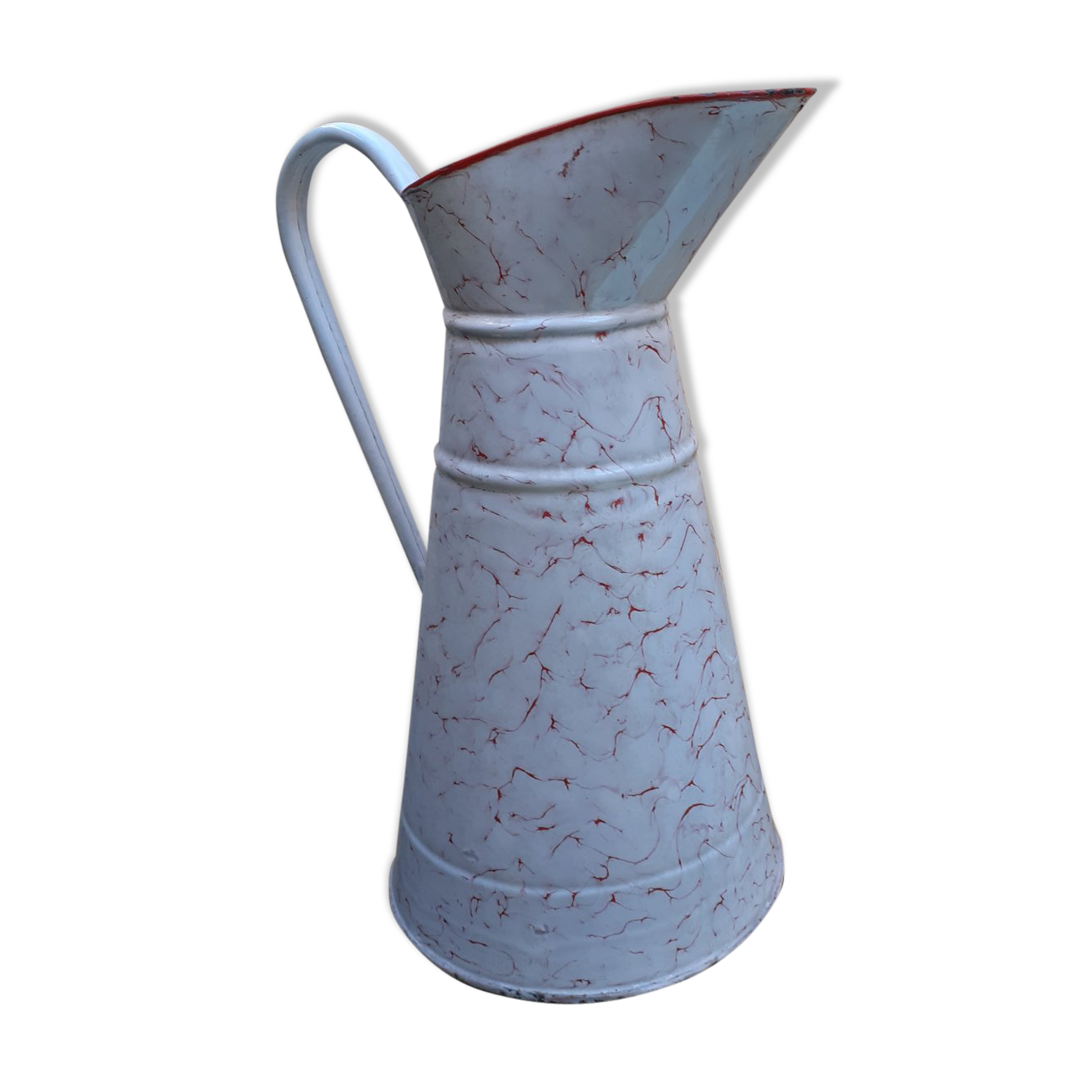 Enamelled sheet metal broc