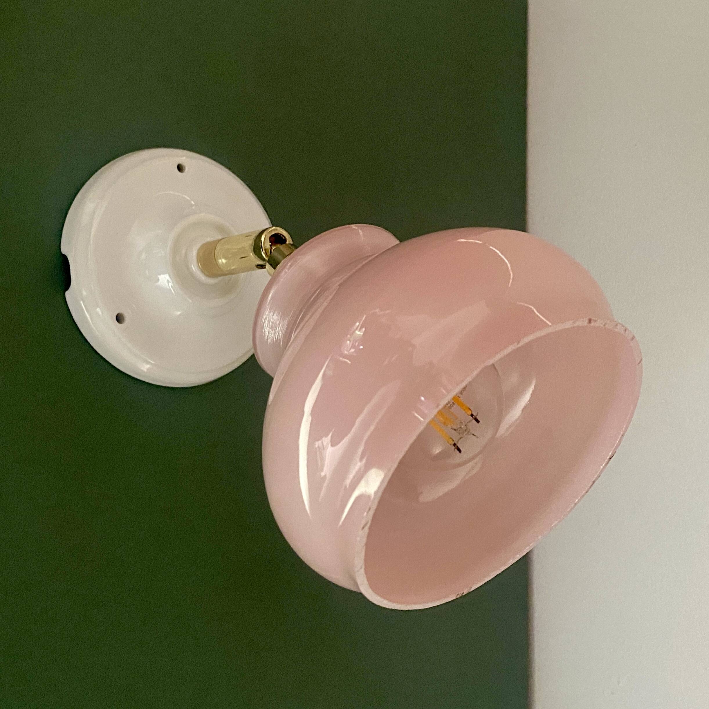 Applique abat-jour vintage en opaline rose.