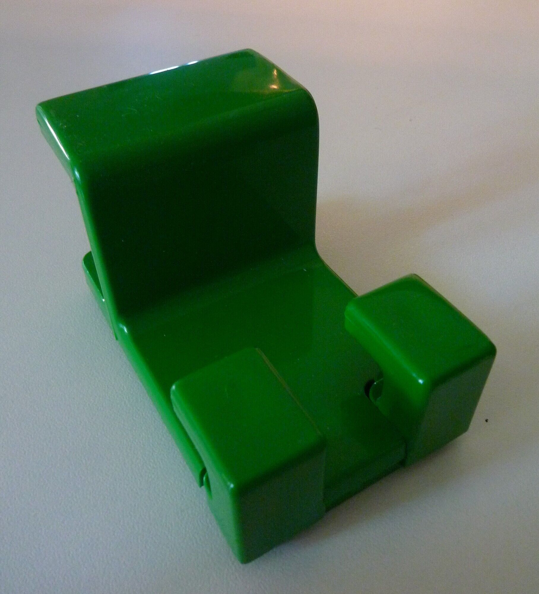 Paire de patères verte, design Olaf von Bohr 70