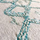 Berber cream carpet with blue pattern