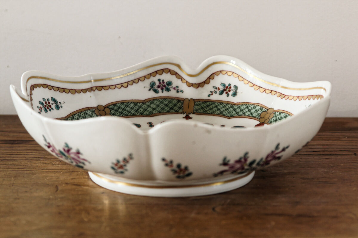 Samson's polylobed porcelain dish