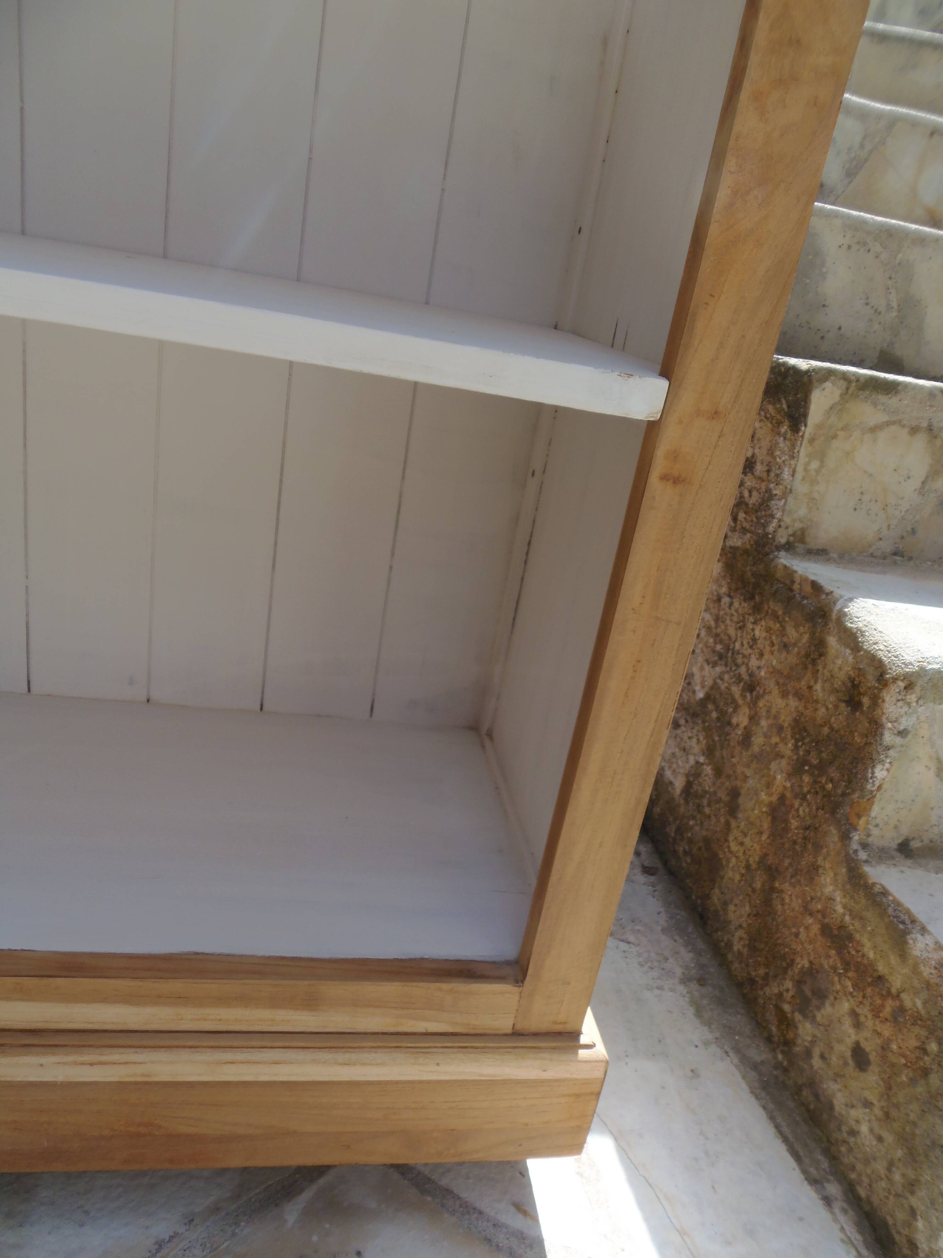 Raw wood craft furniture, pearl gray interior.