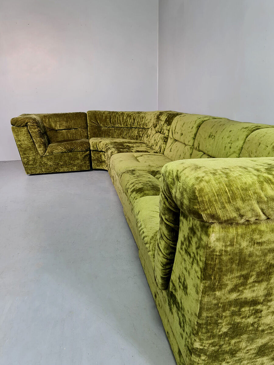 Vintage design modular sofa green velvet 'Groovy 70s'